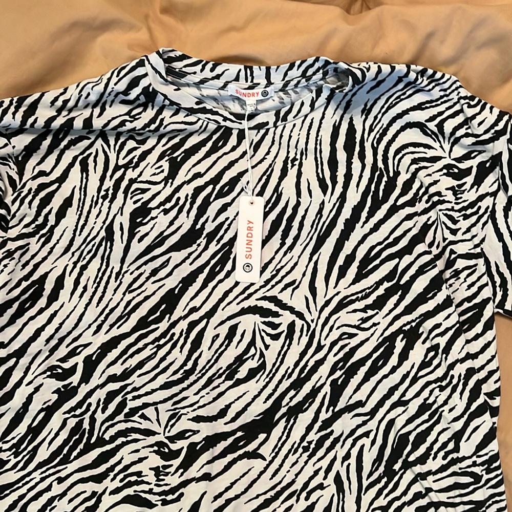 Sundry t NWT